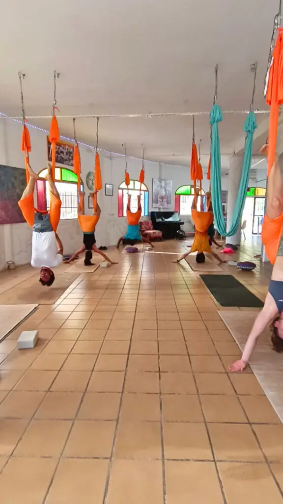 Yoga Aereo Yoga y Arte Motril